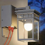 Luz De Porche Exterior Con Sensor Y Toma Gfci Integrada